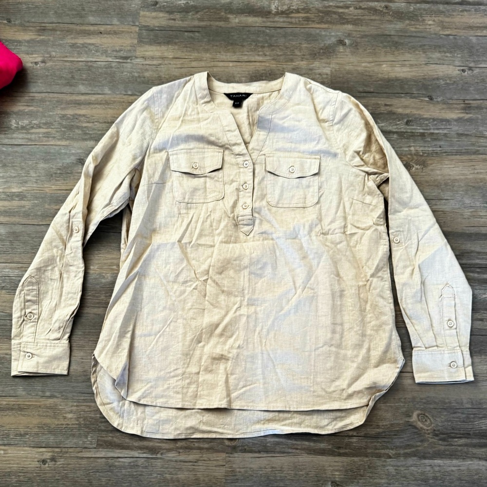 Excellent condition just a bit wrinkled from the drawer